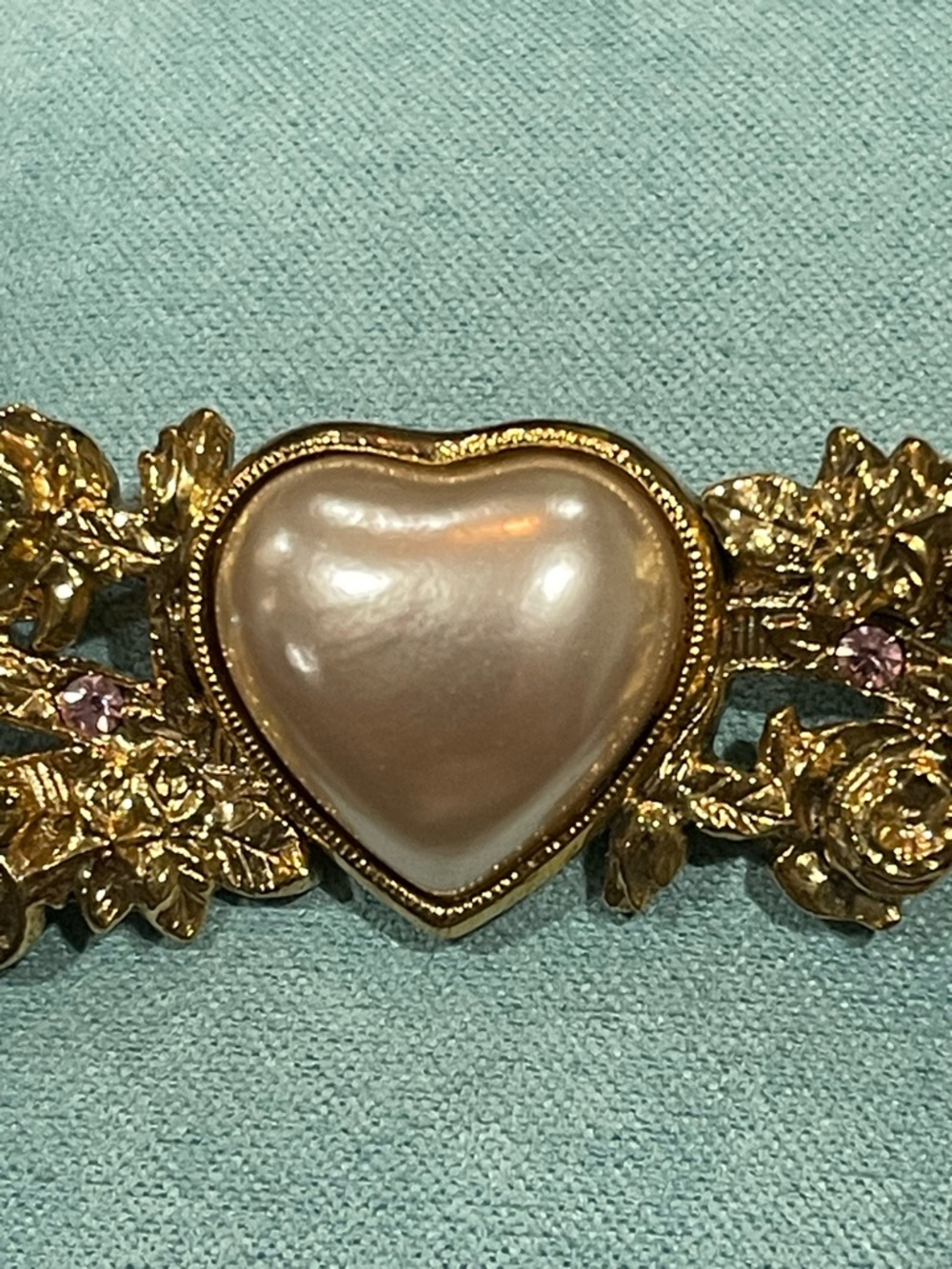 1928 Gold-Tone Heart Pearl Floral Brooch with Pink Accents - Picture 3 of 8
